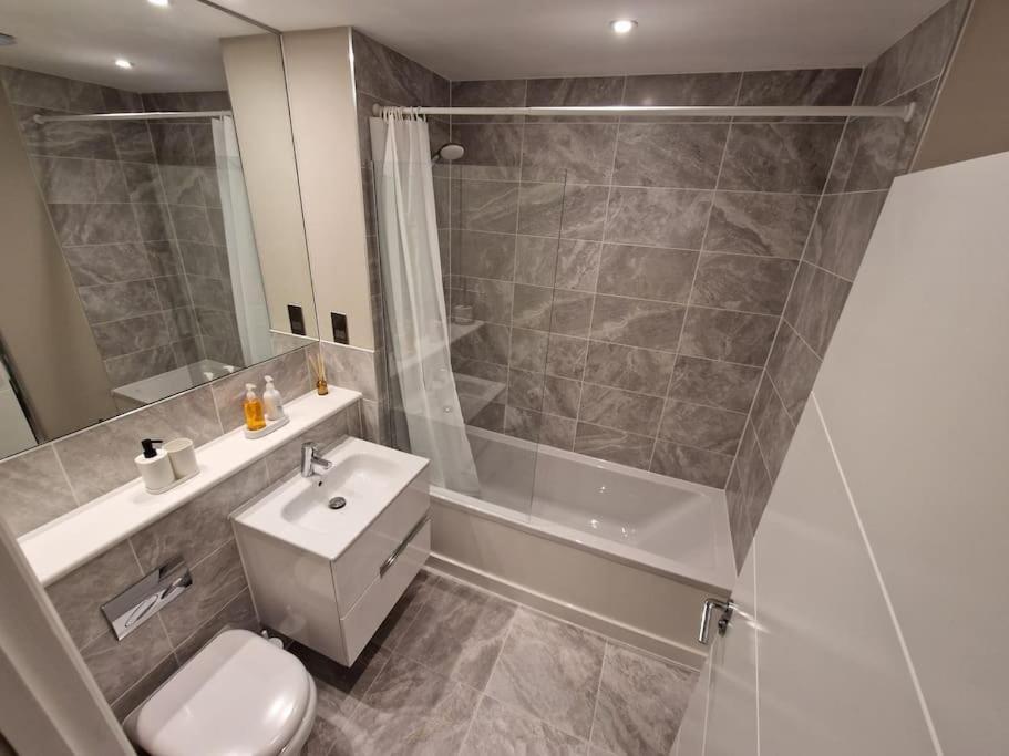 Вилла Stunning Newbuilt 3 Bed House Sleeps 9 Эдмонтон Экстерьер фото
