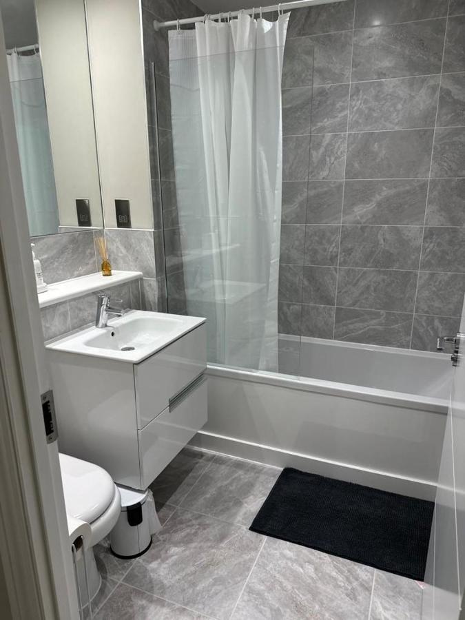 Вилла Stunning Newbuilt 3 Bed House Sleeps 9 Эдмонтон Экстерьер фото